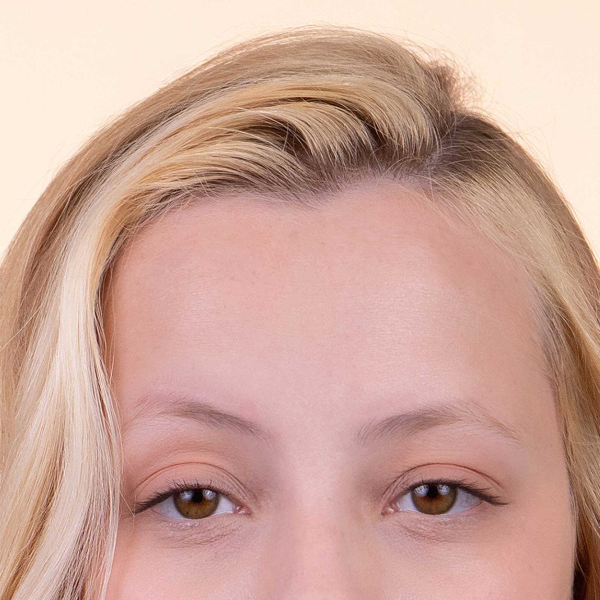 Blonde roots before using Hairline Powder